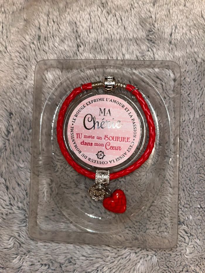 Bracelet rouge - photo numéro 3