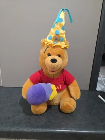 Peluche Winnie the pooh anniversaire, chante, danse
