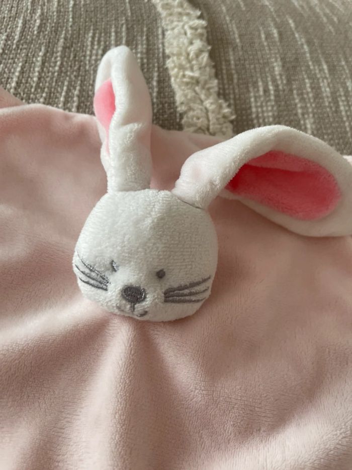 Peluche doudou plat 20cm kimbaloo lapin rose et blanc très bon état - photo numéro 2
