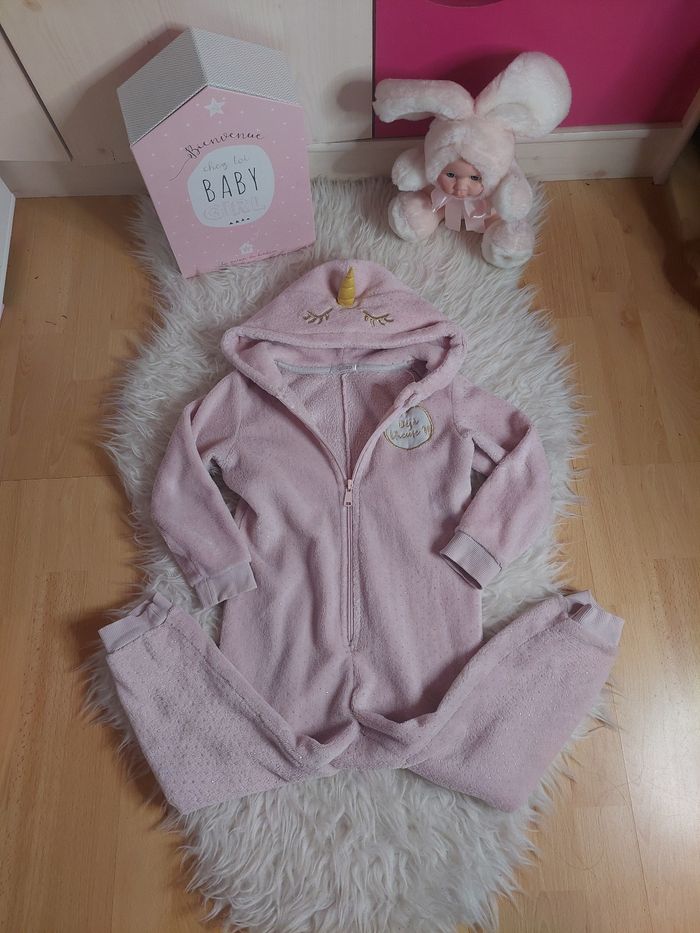 Pyjama 1 pièce capuche Licorne doux chaud hiver rose  Gémo 4 ans TBE 🦄