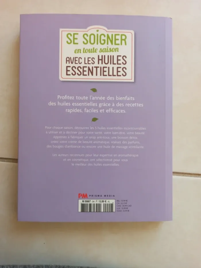 Livre "Se soigner en toute saison avec les huiles essentielles" - photo numéro 2