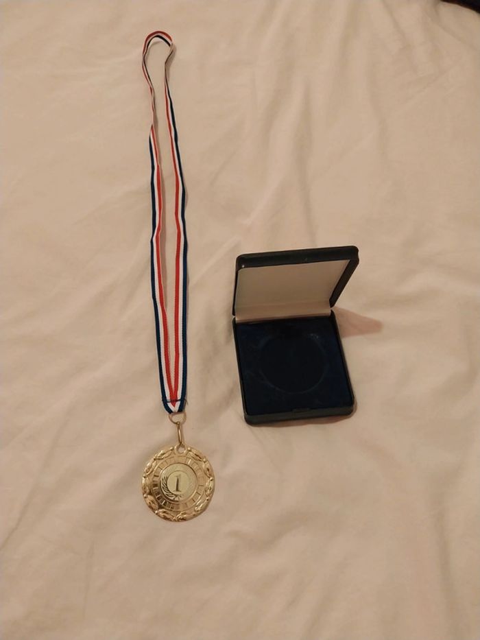 Médaille avec sa boite