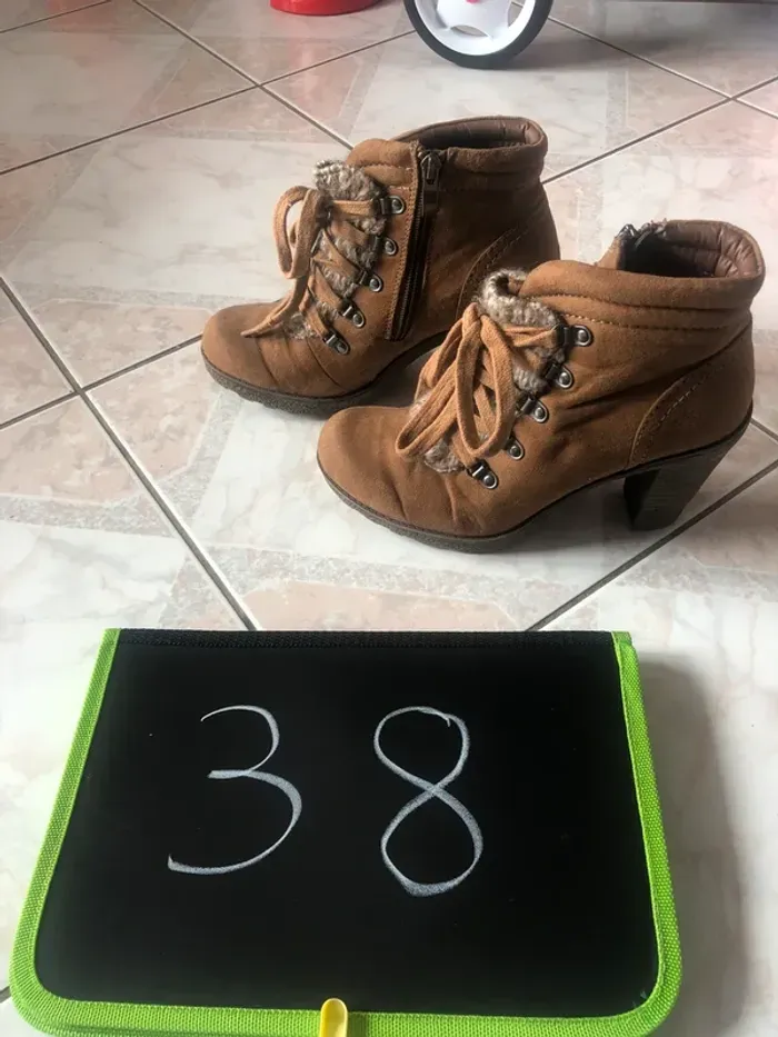 Belle paire de bottine de la marque Marco Tozzi de pointure 38