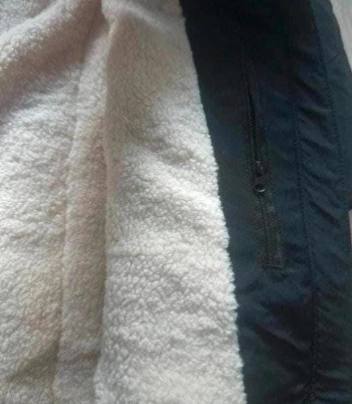 Super veste k-way neuve jamais portée Taille M parfaite pour l'hiver l'envoi rapide - photo numéro 3