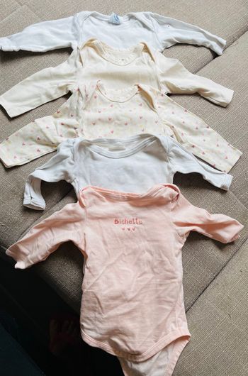 Lot 5 bodies petite fille 3 mois