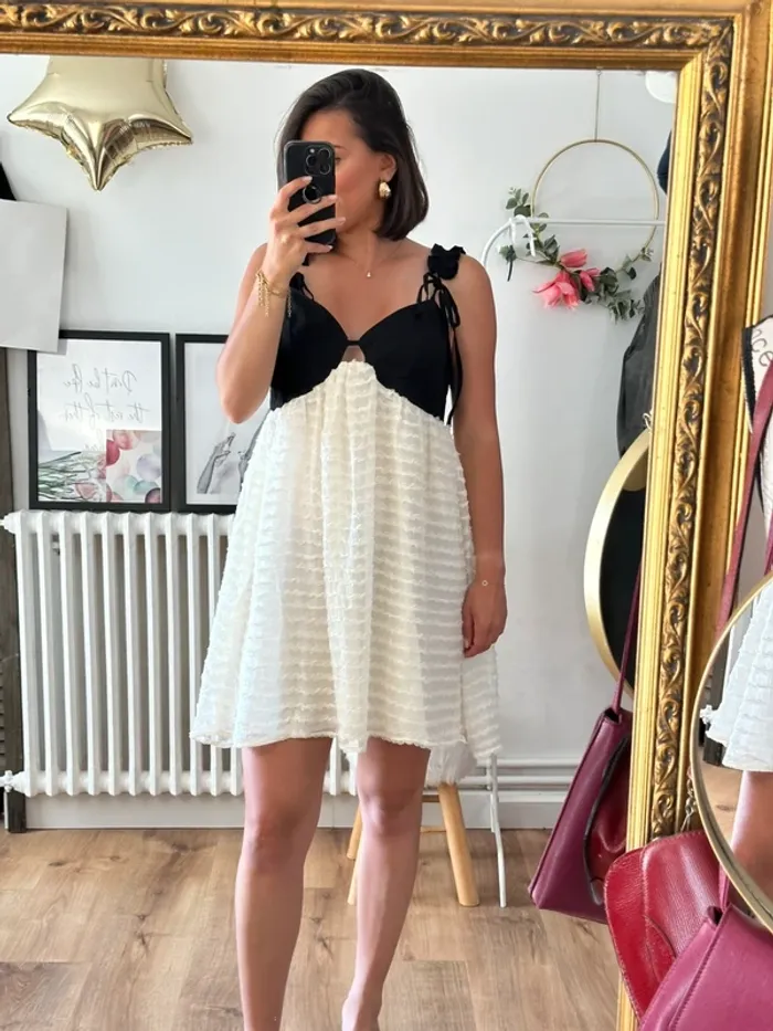 Robe noire et blanc cassé taille 38 - photo numéro 2