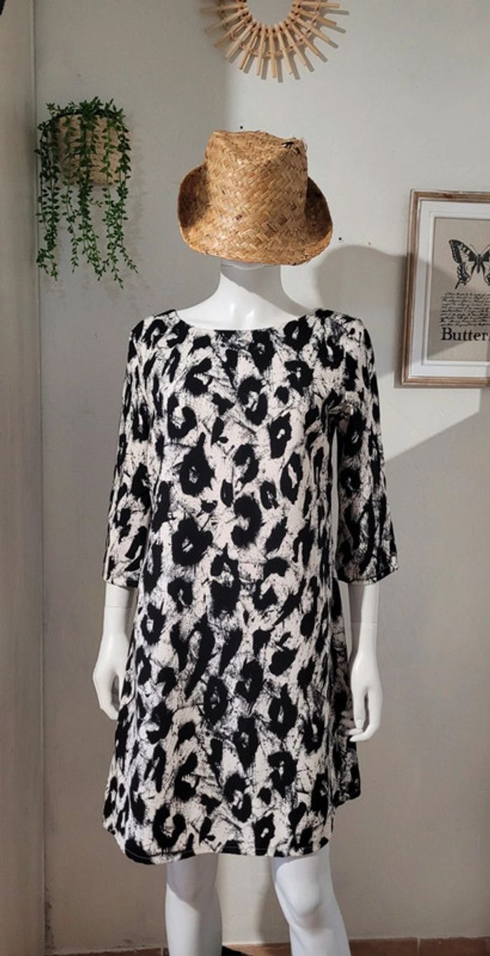 Robe noire et blanc - photo numéro 2