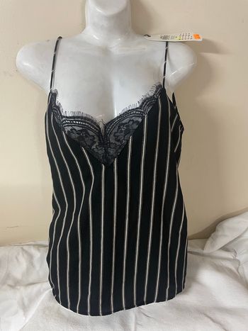 Top à bretelles  neuf noir rayé dentelle ONLY