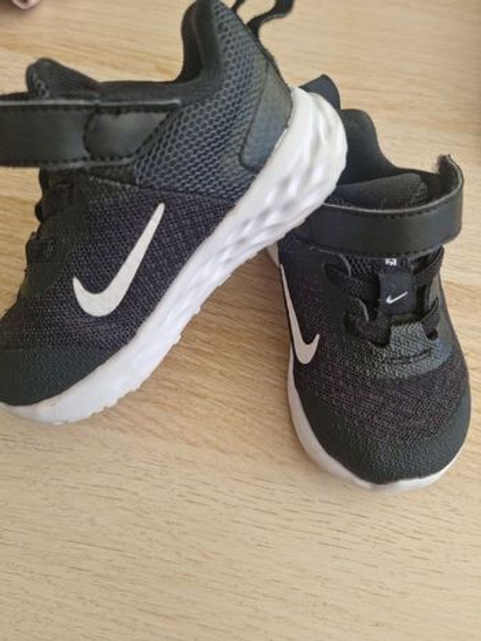 😍🤩😍👌Superbes Baskets nike mixte pointure 21 (mises 1 fois) 👌🤩😍 - photo numéro 2