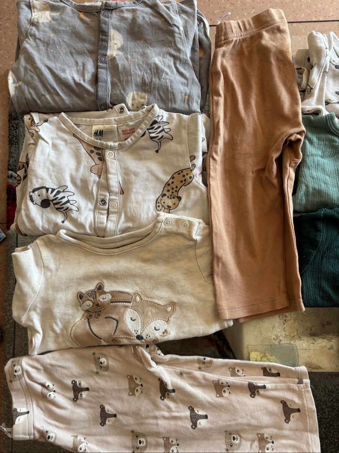 Lot bodies/ pyjamas 12 mois - photo numéro 2