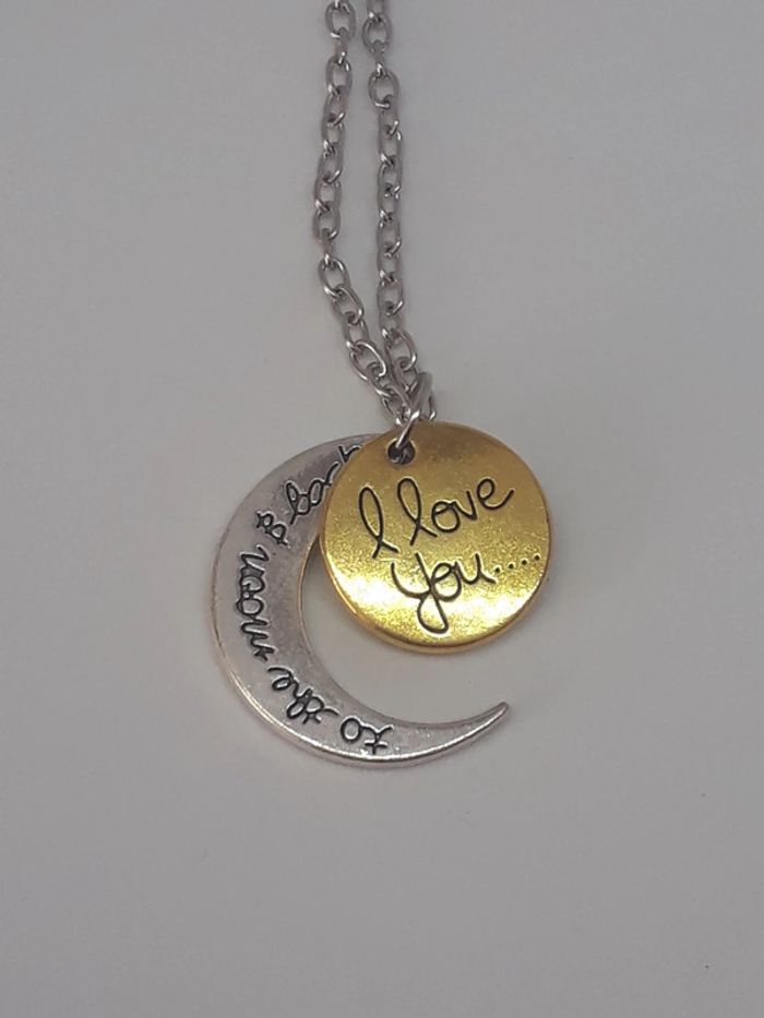 Collier "To the moon back" - photo numéro 1