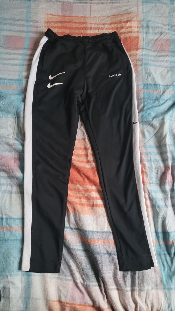 Joggings Nike Swoosh taille S