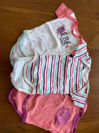 Lot de 3 bodies Absorba taille 3 mois très bon état