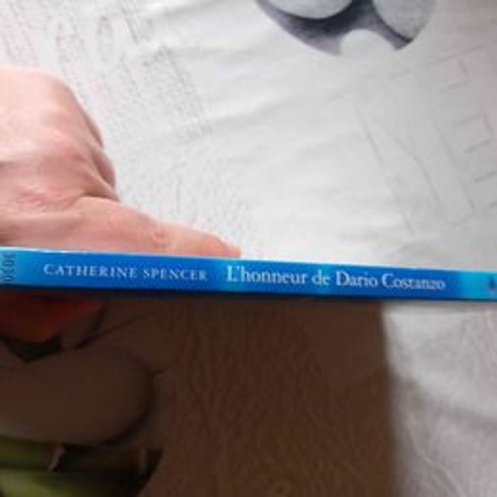 L'honneur de Dario Costanzo de Catherine Spencer - photo numéro 2