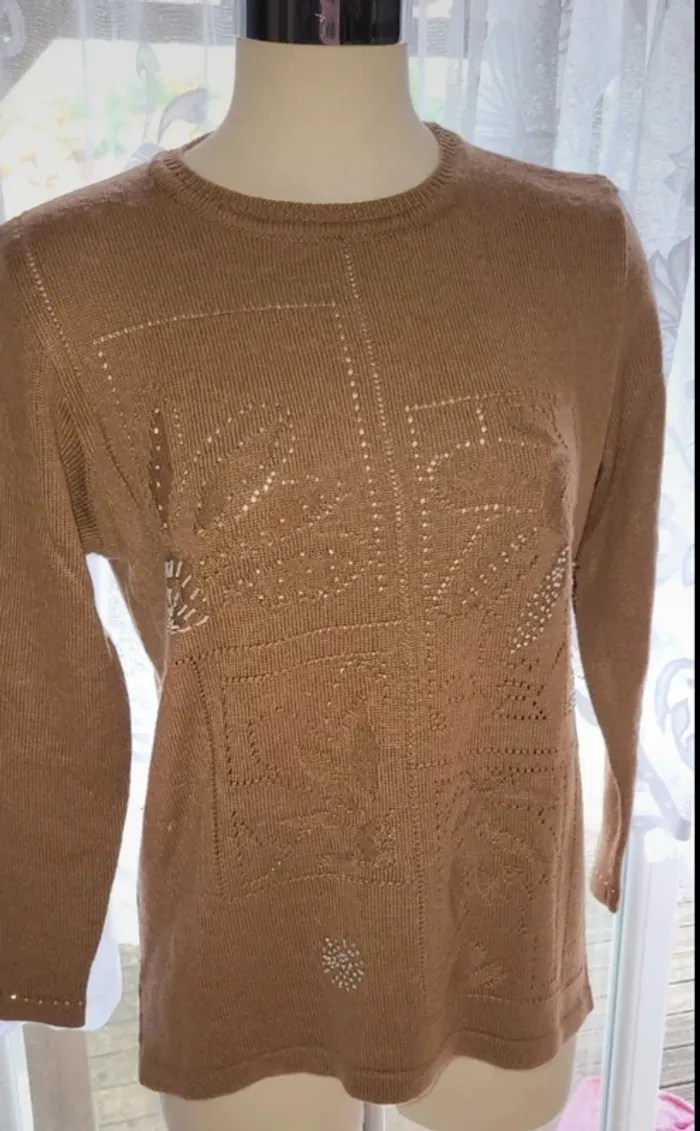 Pull marron à motifs ajourés – Élégance et confort - photo numéro 2