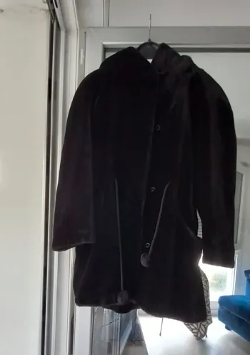 Manteau fausse fourrure