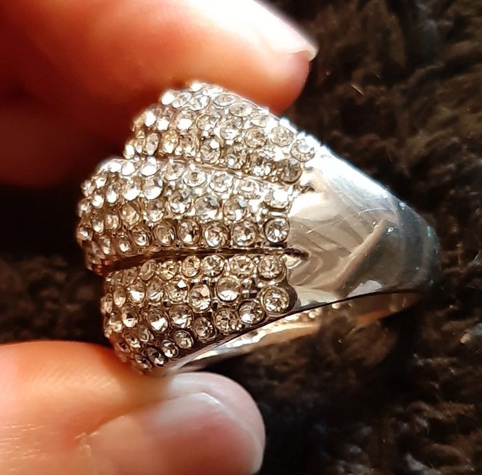 Très jolie bague en acier et strass - photo numéro 3