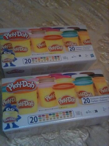 Lot 2 boîtes de pate à modeler play doh