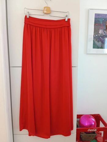 Jupe longue rouge Galeries Lafayette 
Taille M