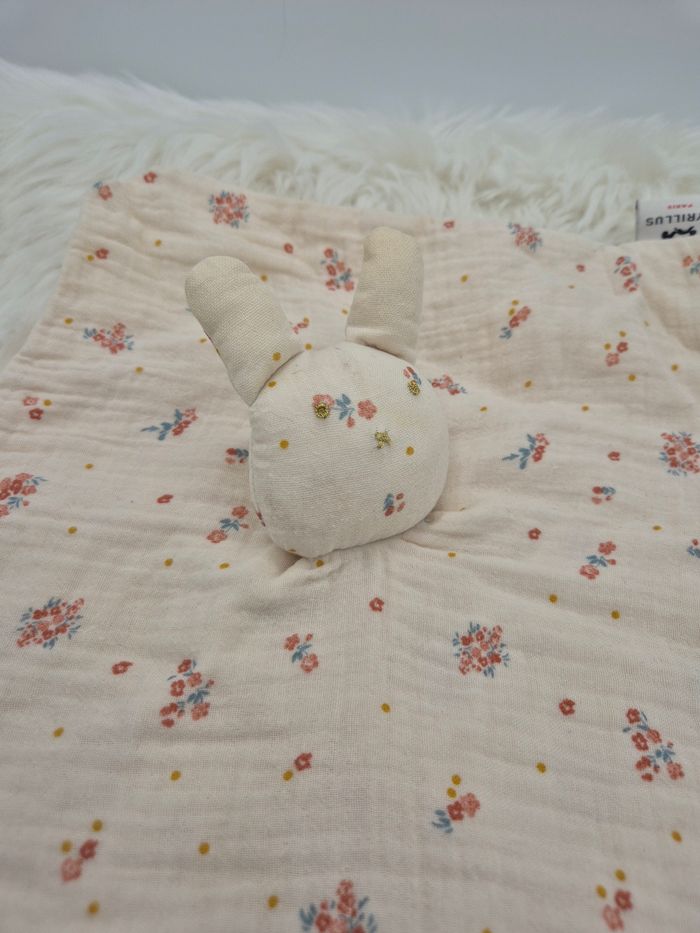 Doudou plat carré lange Lapin Cyrillus Crème fleurs - photo numéro 2