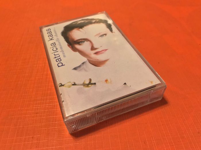 Cassette audio  Patricia Kaas mademoiselle chante (1988)  Polydor 837 3564 - photo numéro 3