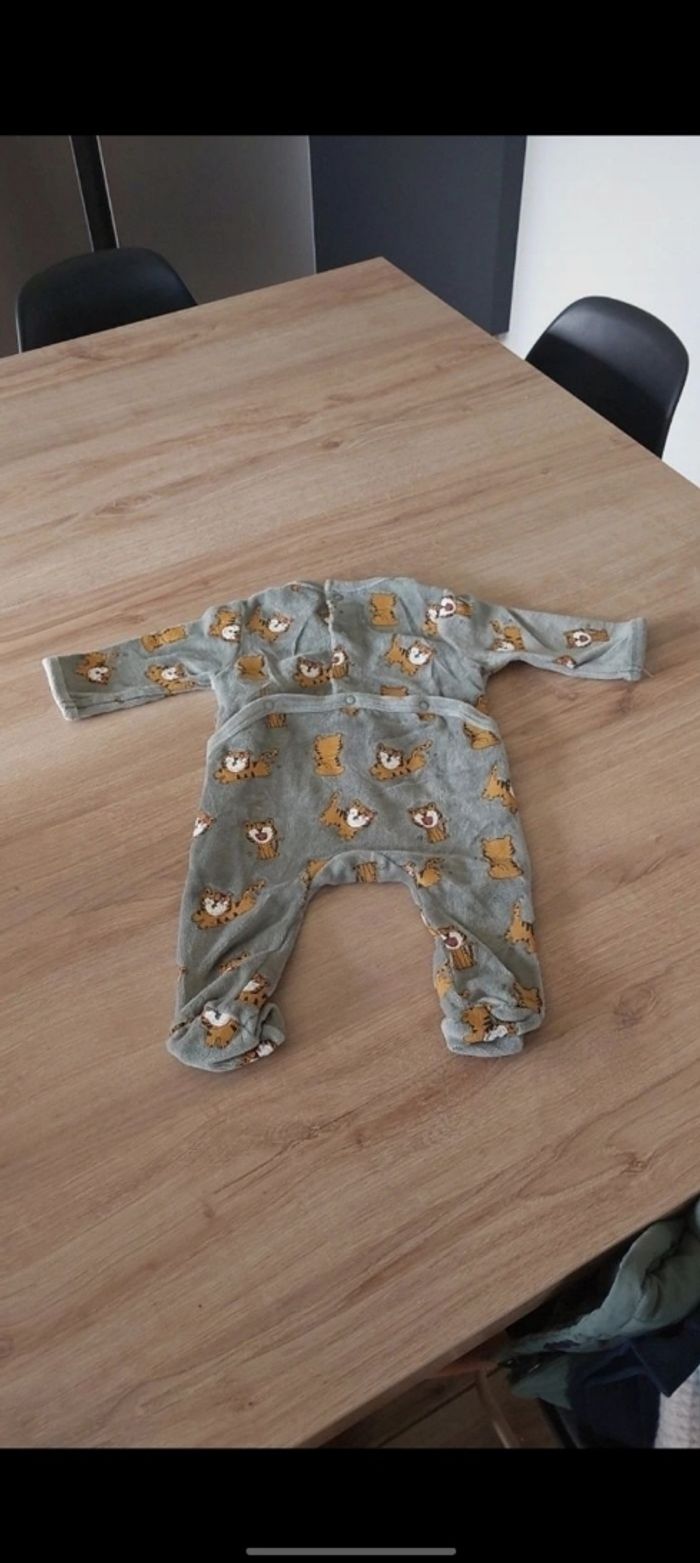 Pyjamas en velours - photo numéro 2