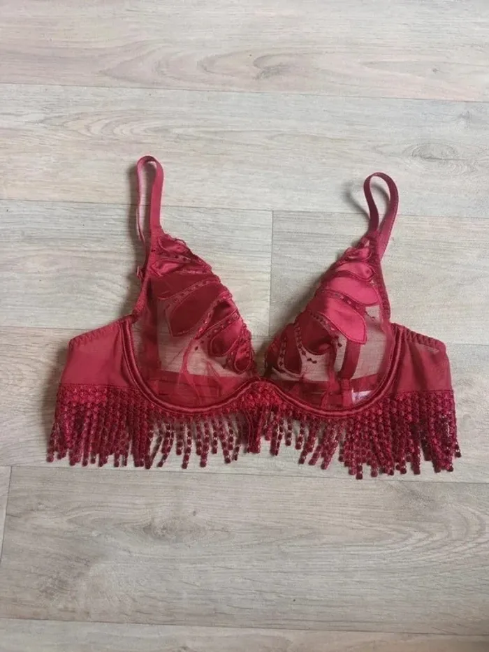 Soutien gorge simone Pérèle 85 B neuf avec armature grande qualité jamais porté