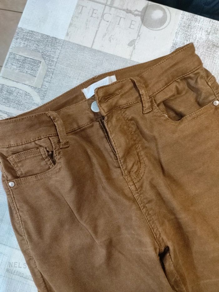 Pantalon de couleur marron - photo numéro 5