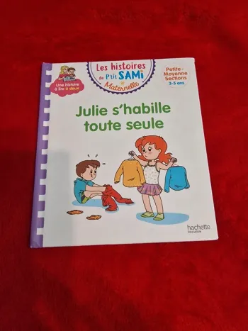 Livre les histoires de p'tit sami, Julie s'habille toute seule