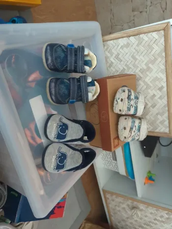 Lot de chaussures garçons pointure 20