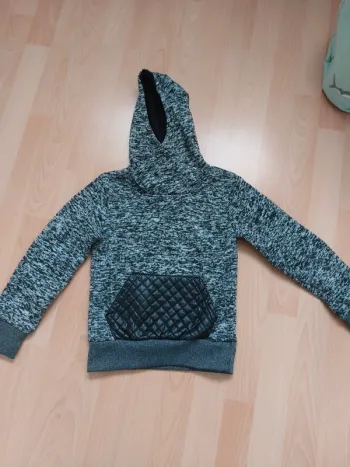 Sweat à capuche doublé détail simili cuir