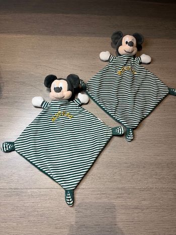 Lot 2 doudous Mickey verts et blancs disney baby neufs sans étiquettes