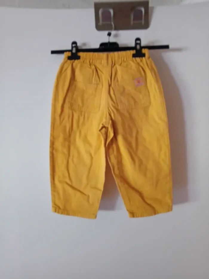 Joli pantalon moutarde.  C&A. 2 ans - photo numéro 6