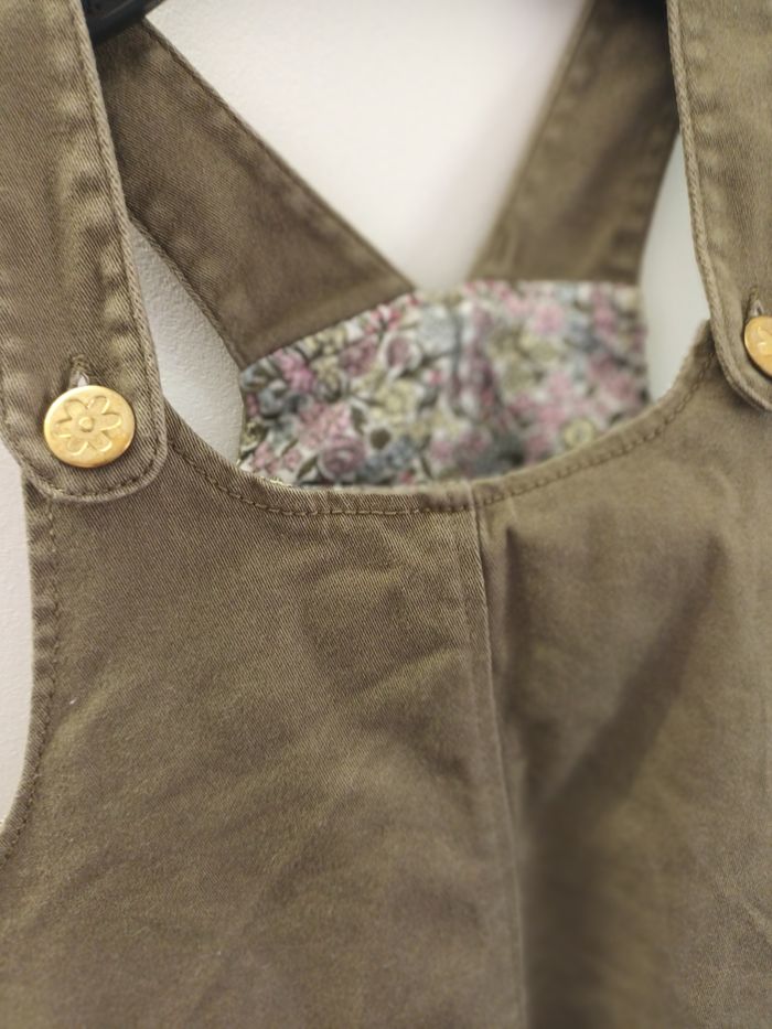 Salopette kaki en jean. Taille 5 ans - photo numéro 3