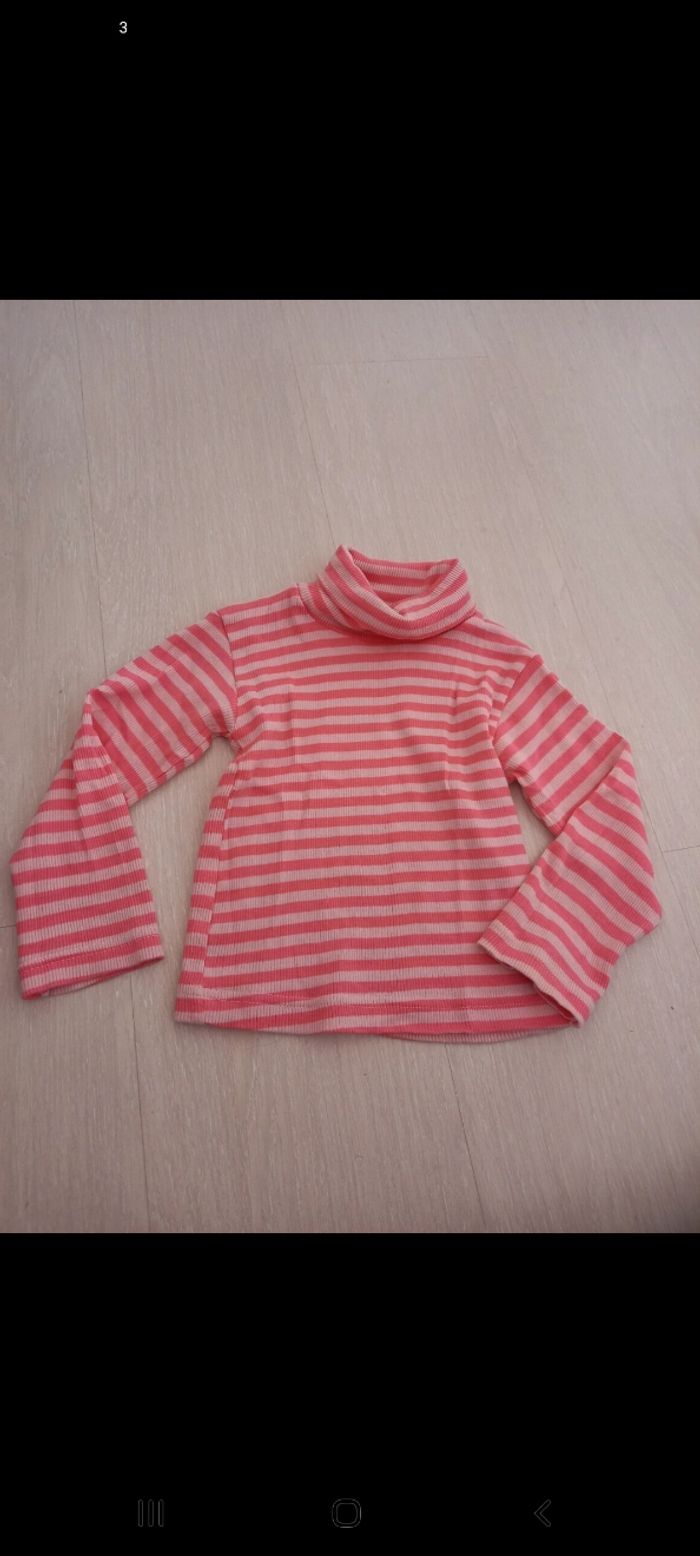 Col roulé rayé rose