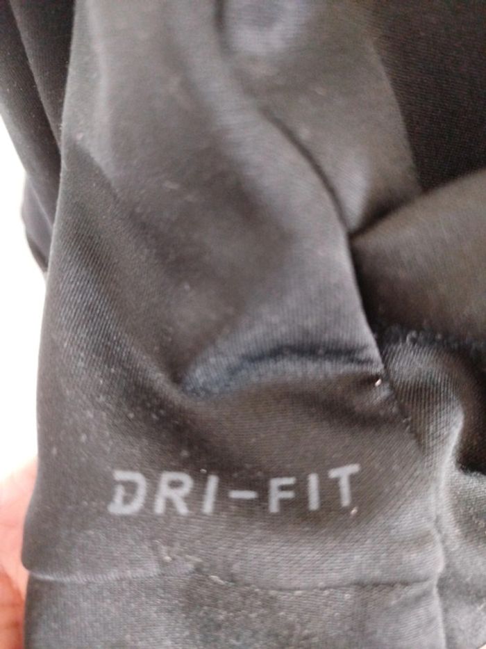 Pull Nike dri-fit taille 40 - photo numéro 3