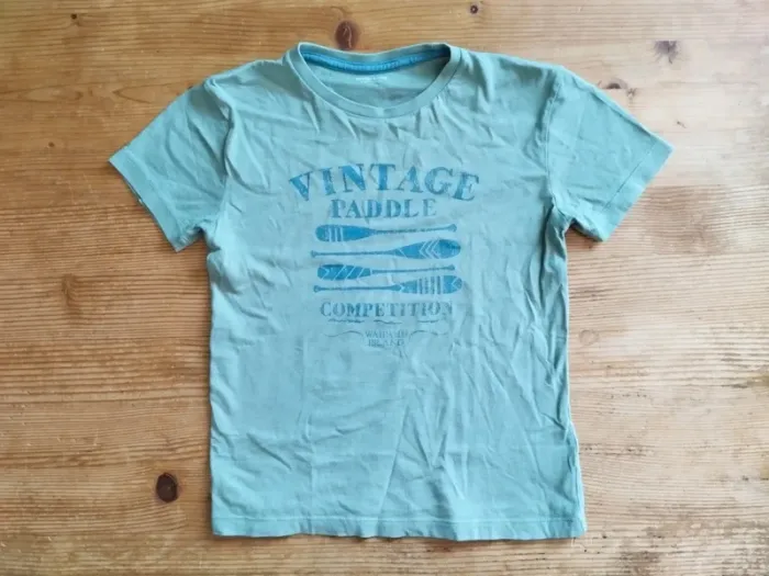 T-shirt manches courtes vert imprimé – Taille 8 ans – TBE
