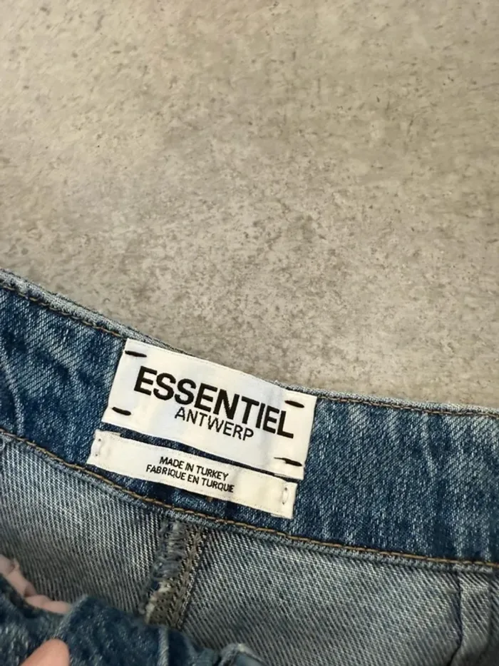 Short en jeans taille haute Essentiel Anwerp femme taille 34 parfait état - photo numéro 2