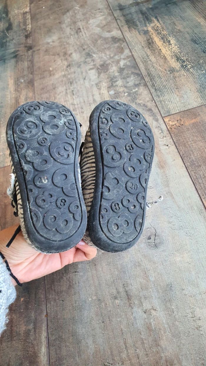 Chaussures mod8 taille 20 en très bon état - photo numéro 3