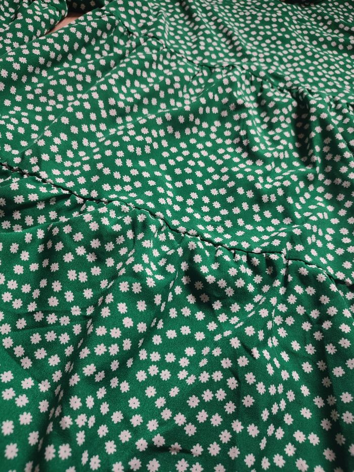 Robe verte fleurie - photo numéro 2