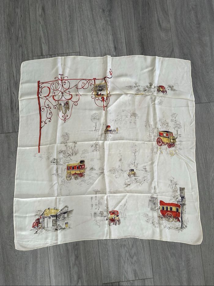 Foulard carré de soie calèches blanc crème et rouge Vintage 75x75cm