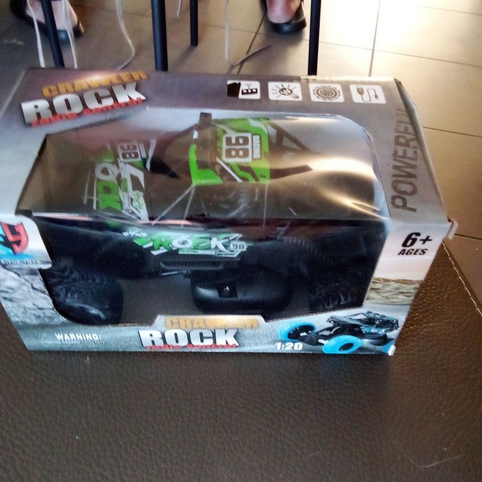 🌼 Voiture télécommander noir/vert  tout neuf 🌼 - photo numéro 3