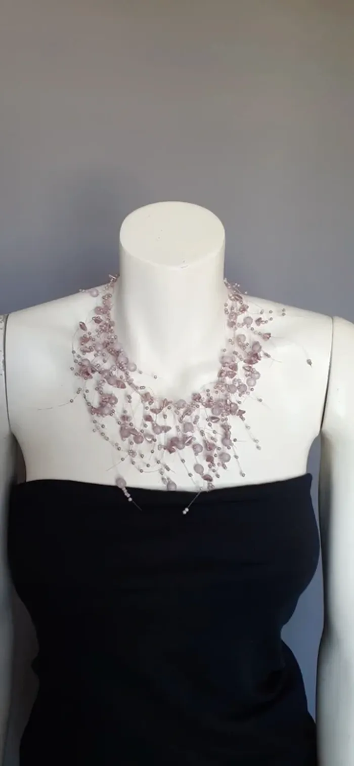 Joli collier mauve