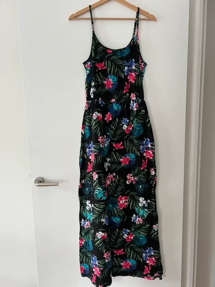 Robe longue noire à fleurs taille M