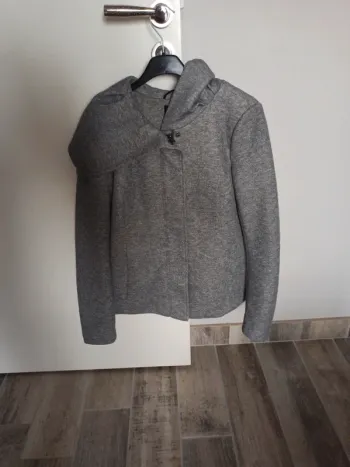 Veste only