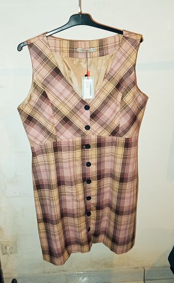 Robe rose à carreaux neuve T16