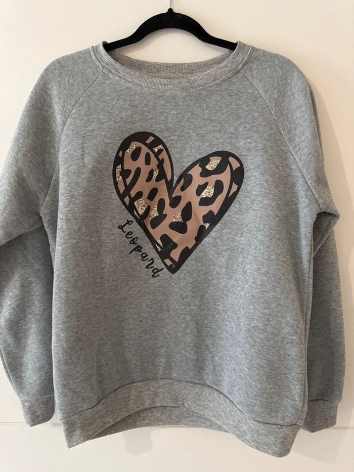 Sweat gris cœur léopard SHEIN – Taille M