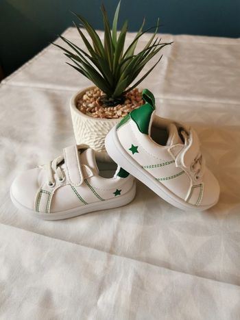 Basket blanche et verte étoile T21