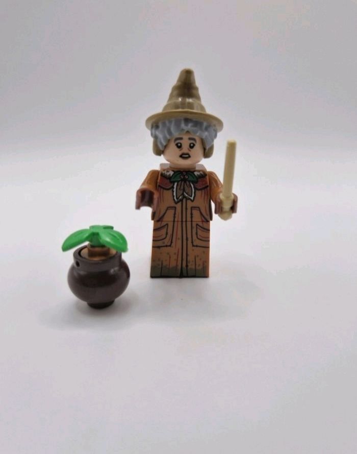 Figurine type lego  Professeur Chourave Harry Potter - photo numéro 3