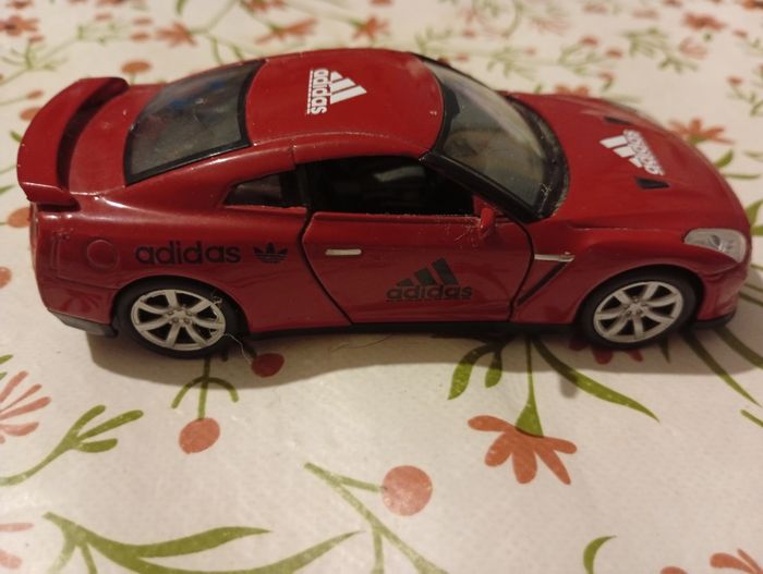 Miniature Nissan GT-R Adidas - photo numéro 3